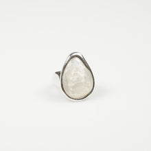 Cargar imagen en el visor de la galería, Anillo lágrima resina
