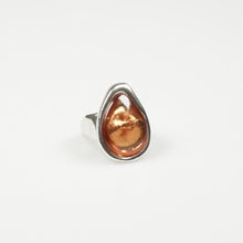 Cargar imagen en el visor de la galería, Anillo lágrima resina
